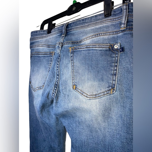 Anthropologie Pilcro Slim Boyfriend Jeans - Mid-Rise Cropped - Size 28 - Picture 3 of 6